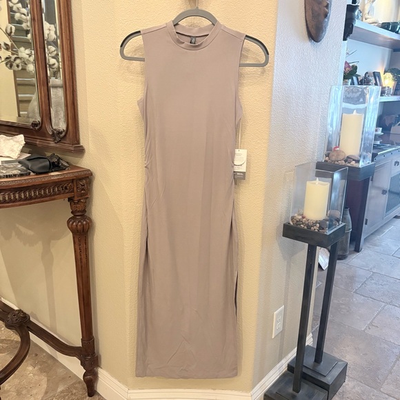 Vuori Dresses & Skirts - NWT~VUORI Women Pose Sands Graphite Beige Sleeveless Maxi Dress Size Small